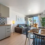 Apartmán Charming Near Beach, Sea View Terrace *