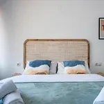 Apartmán Charming Near Beach, Sea View Terrace