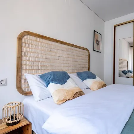 Charming Near Beach, Sea View Terrace Apartmán