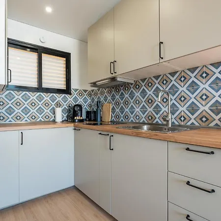 Charming Near Beach, Sea View Terrace شقة
