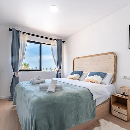 Charming Near Beach, Sea View Terrace Apartmán *